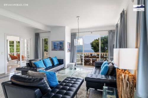 Stay in a villa in Monaco with a welcoming living room. Enjoy a luxurious setting to relax and experience memorable moments.